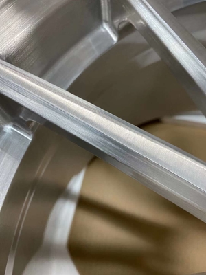 L'argent balayé Vossen VFS-2 a forgé des roues pour BMW E93 M3