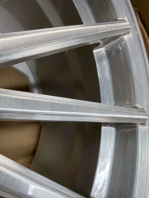 L'argent balayé Vossen VFS-2 a forgé des roues pour BMW E93 M3