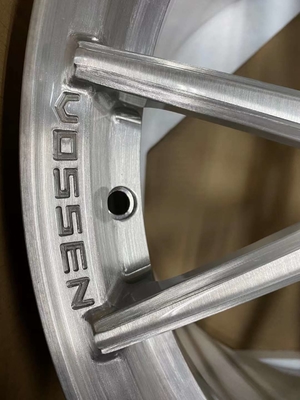 L'argent balayé Vossen VFS-2 a forgé des roues pour BMW E93 M3