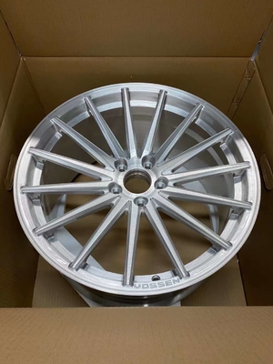 L'argent balayé Vossen VFS-2 a forgé des roues pour BMW E93 M3
